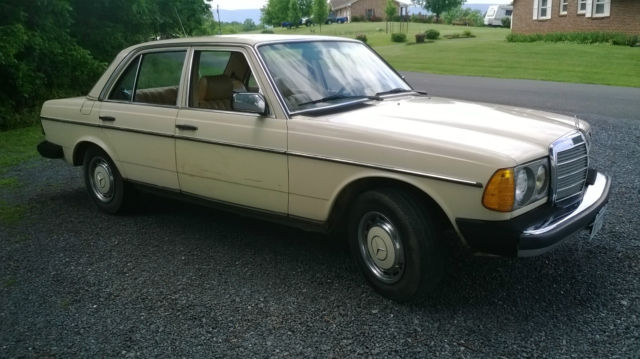 1982 Mercedes-Benz 200-Series - photo 6