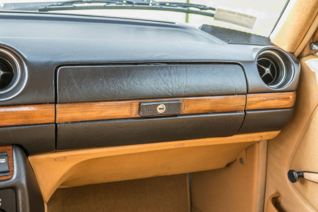 1982 Mercedes-Benz 200-Series DIESEL W123 240D **Only 50K MILES** - photo 10