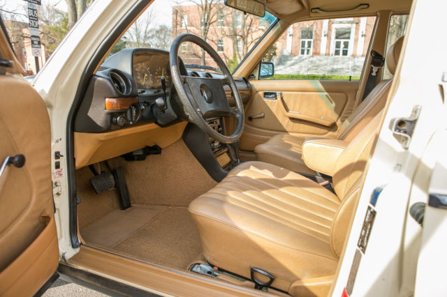 1982 Mercedes-Benz 200-Series DIESEL W123 240D **Only 50K MILES** - photo 13