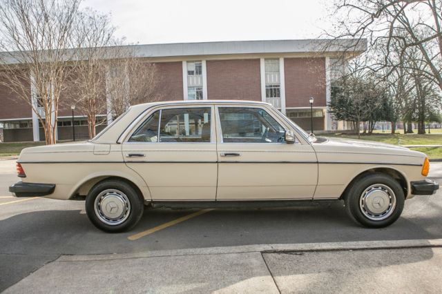 1982 Mercedes-Benz 200-Series DIESEL W123 240D **Only 50K MILES** - photo 3