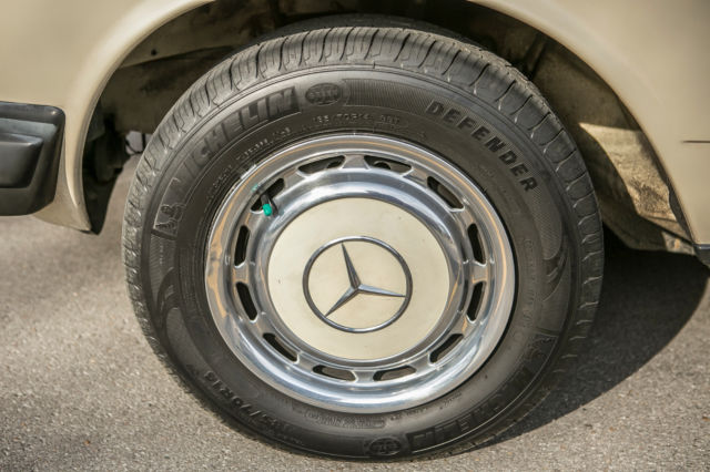 1982 Mercedes-Benz 200-Series DIESEL W123 240D **Only 50K MILES** - photo 4