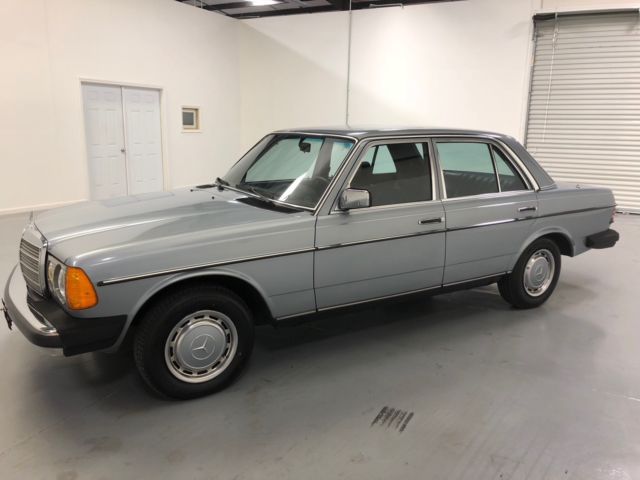1982 Mercedes 240d One Family Owned A/T 104k miles 1982 Mercedes-Benz 200-Series
