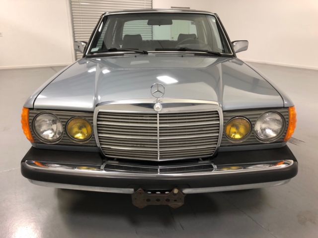 1982 Mercedes-Benz 200-Series - photo 10