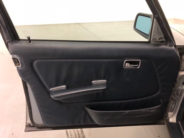 1982 Mercedes-Benz 200-Series - photo 11