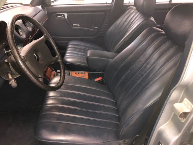 1982 Mercedes-Benz 200-Series - photo 13