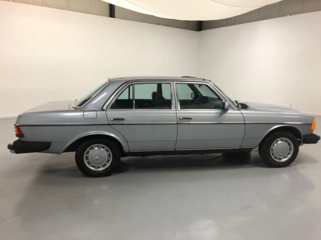 1982 Mercedes-Benz 200-Series - photo 7