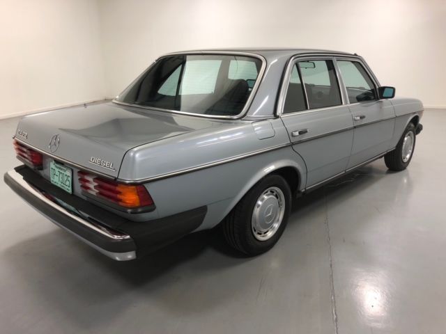 1982 Mercedes-Benz 200-Series - photo 8