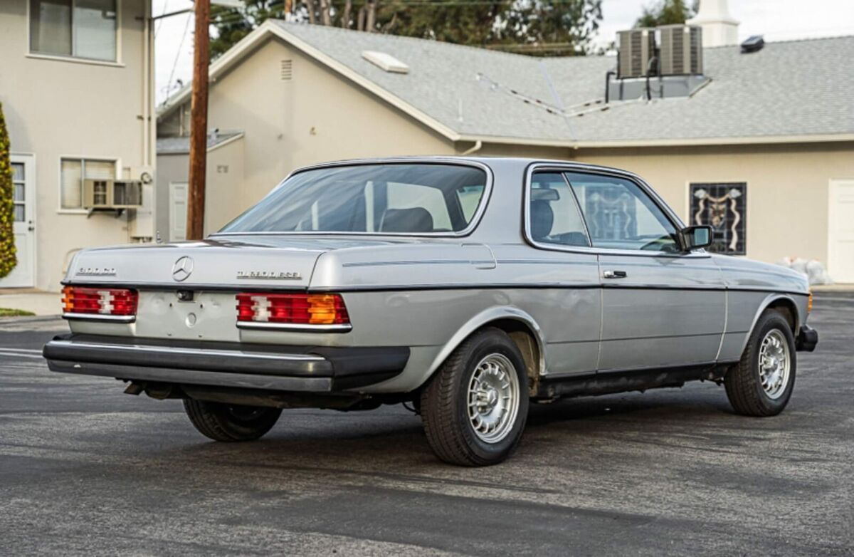 1982 Mercedes-Benz 300-Series - photo 3
