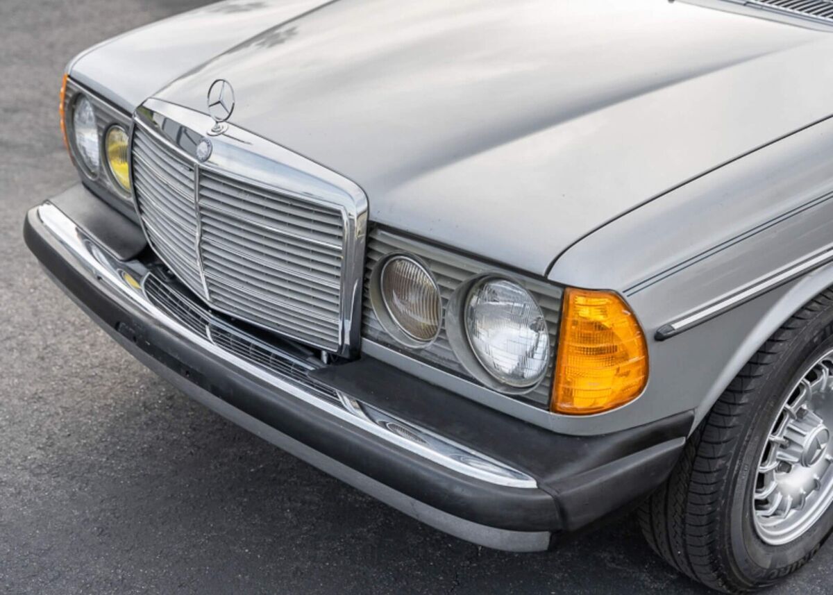 1982 Mercedes-Benz 300-Series - photo 6