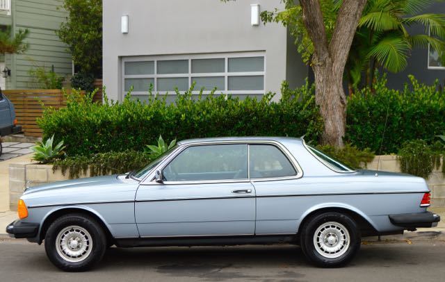 1982 Mercedes-Benz 300-Series 300cd turbo diesel 2 door coupe gorgeous - photo 4