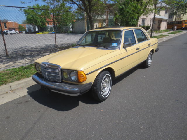 1982 MERCEDES 300D SEDAN 1982 Mercedes-Benz 300-Series