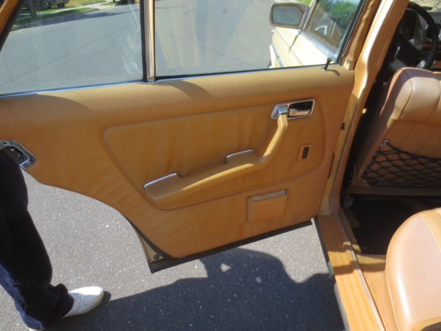 1982 Mercedes-Benz 300-Series - photo 12