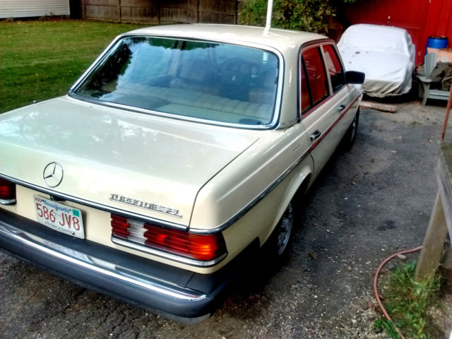 1982 Mercedes-Benz 300-Series W123 - photo 2