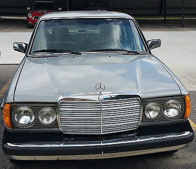 1982 Mercedes-Benz 300-Series - photo 2