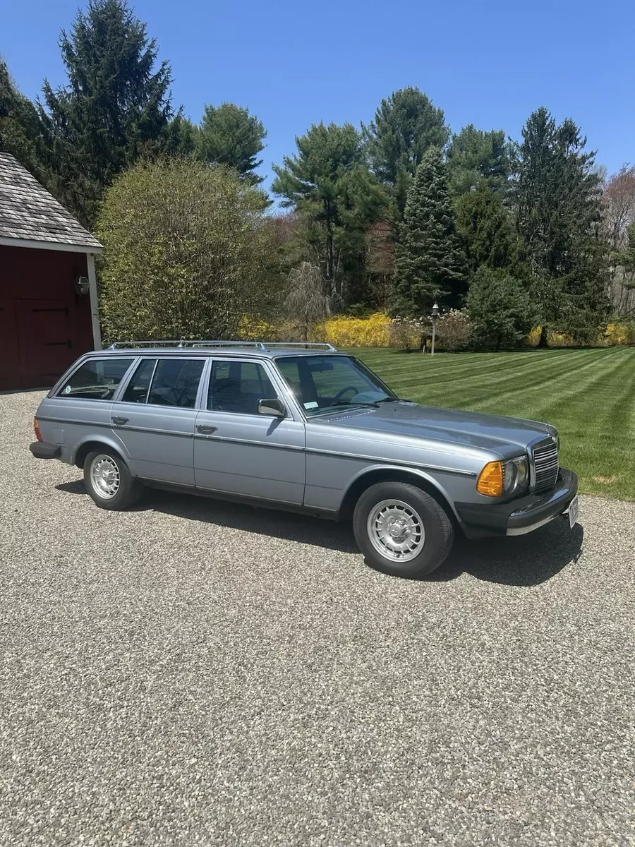 1982 Mercedes-Benz 300-Series