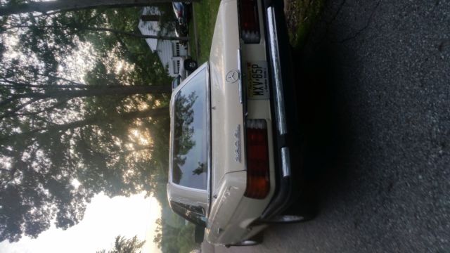 1982 Mercedes-Benz 300-Series 380 SL - photo 2