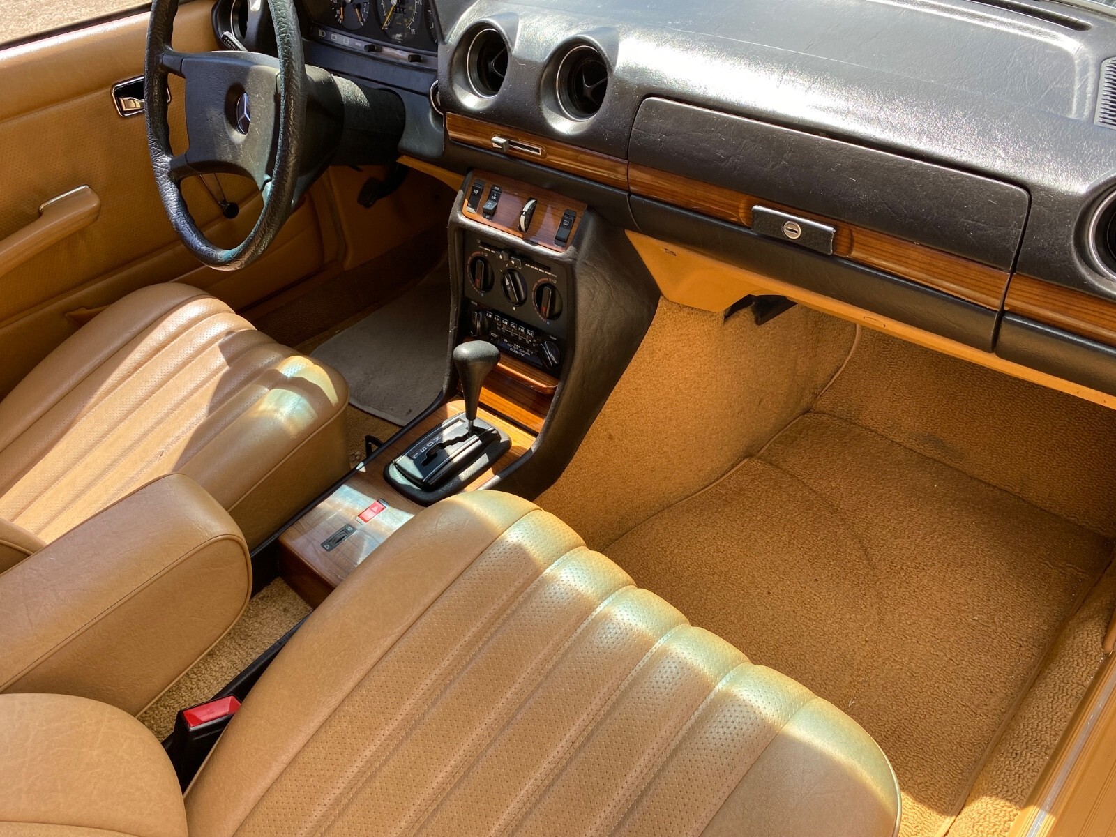 1982 Mercedes-Benz 200-Series W123 240 Diesel Sedan - photo 9