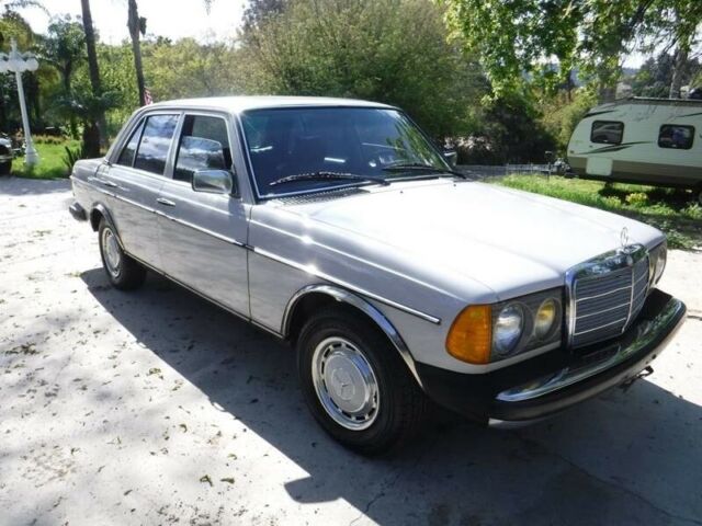 1982 Mercedes-Benz 200-Series 240 D 4dr Diesel Sedan - photo 5
