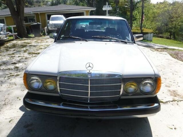 1982 Mercedes-Benz 200-Series 240 D 4dr Diesel Sedan - photo 6