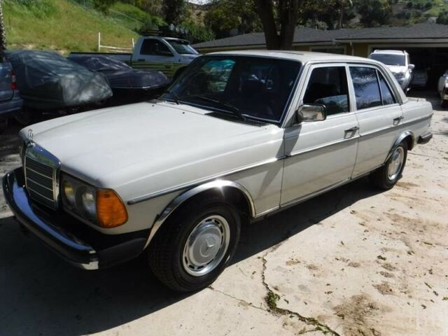 1982 Mercedes-Benz 200-Series 240 D 4dr Diesel Sedan - photo 7