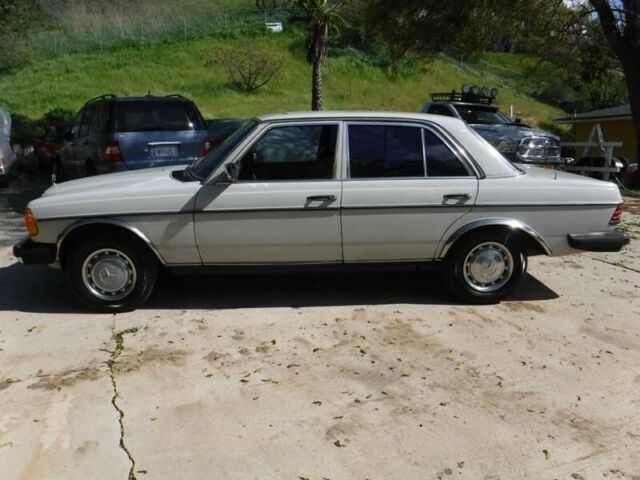1982 Mercedes-Benz 200-Series 240 D 4dr Diesel Sedan - photo 8