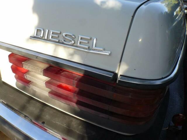 1982 Mercedes-Benz 200-Series 240 D 4dr Diesel Sedan - photo 6