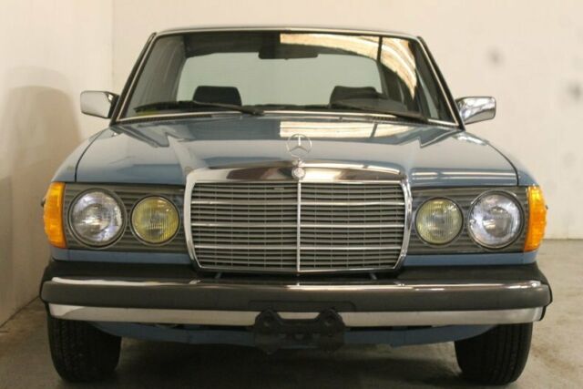 1982 Mercedes-Benz 240 D -- - photo 12