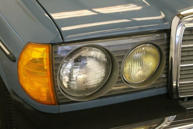1982 Mercedes-Benz 240 D -- - photo 13