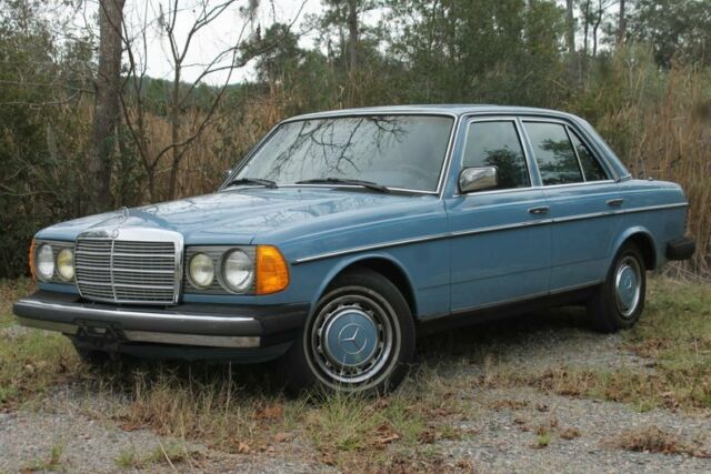 1982 Mercedes-Benz 240 D -- - photo 2