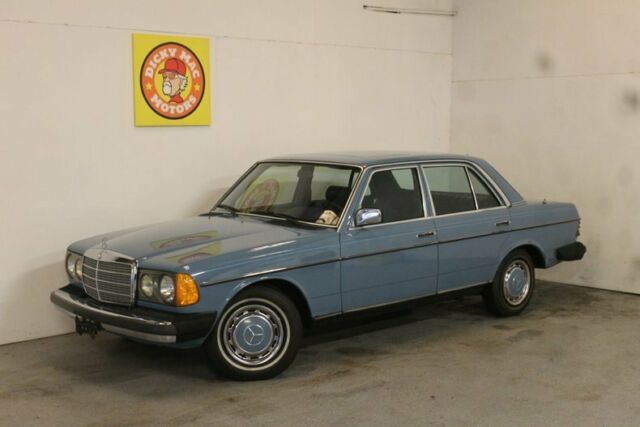 1982 Mercedes-Benz 240 D -- - photo 3