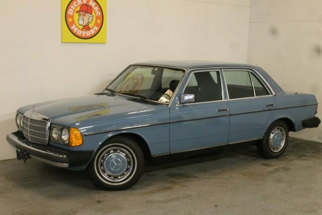 1982 Mercedes-Benz 240 D -- - photo 4