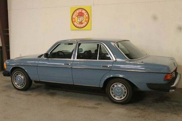 1982 Mercedes-Benz 240 D -- - photo 6