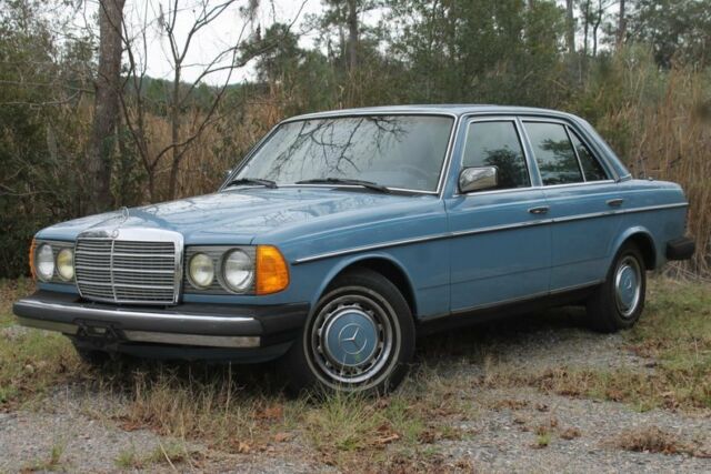 1982 Mercedes-Benz 240 D -- - photo 2