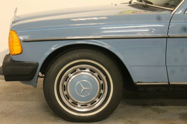 1982 Mercedes-Benz 240 D -- - photo 10
