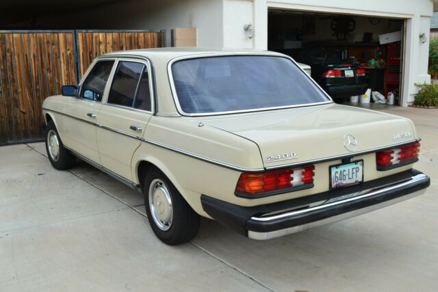 1983 Mercedes-Benz 200-Series - photo 5