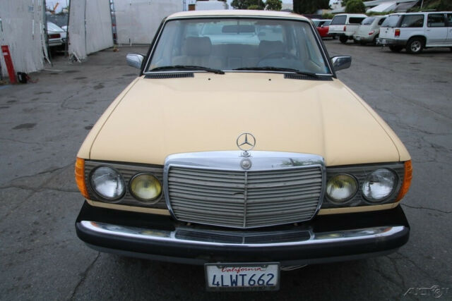 1982 Mercedes-Benz 200-Series 4 Dr Diesel - photo 8