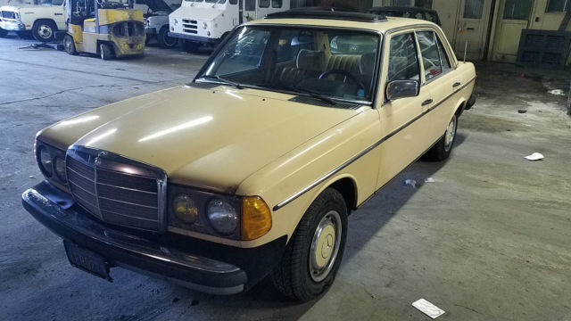1982 Mercedes Benz 240D Diesel. California car- LOOK RARE See video of driving 1982 Mercedes-Benz 200-Series