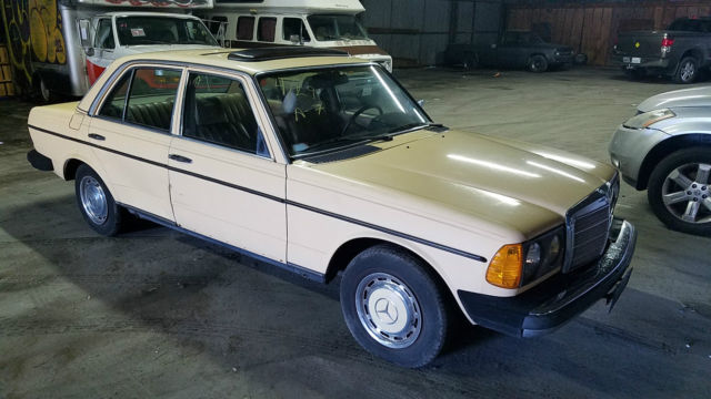 1982 Mercedes-Benz 200-Series - photo 2