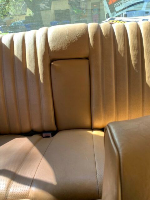1982 Mercedes-Benz 200-Series - photo 2