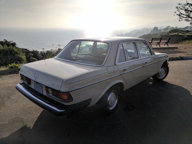 1982 Mercedes-Benz 200-Series 240D - photo 3