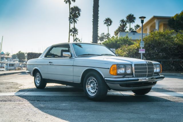 1982 Mercedes-Benz 200-Series - photo 10