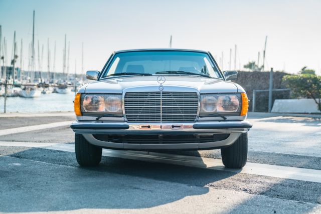 1982 Mercedes-Benz 200-Series - photo 9