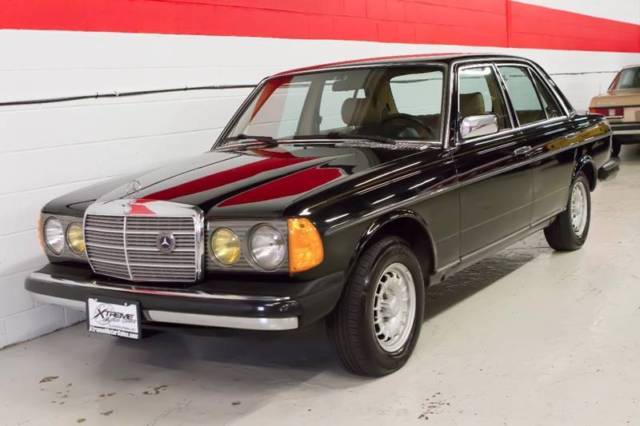 1982 Mercedes-Benz 300-Series 300D 4dr Turbodiesel Sedan - photo 2