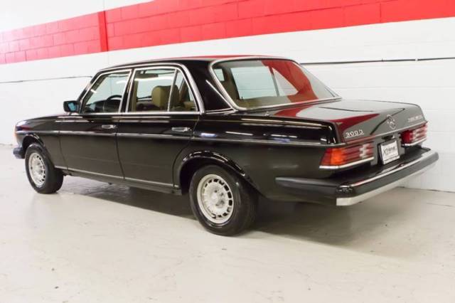 1982 Mercedes-Benz 300-Series 300D 4dr Turbodiesel Sedan - photo 3