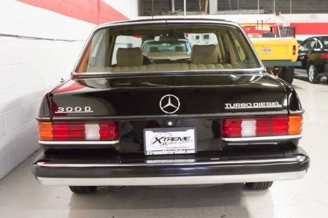 1982 Mercedes-Benz 300-Series 300D 4dr Turbodiesel Sedan - photo 4