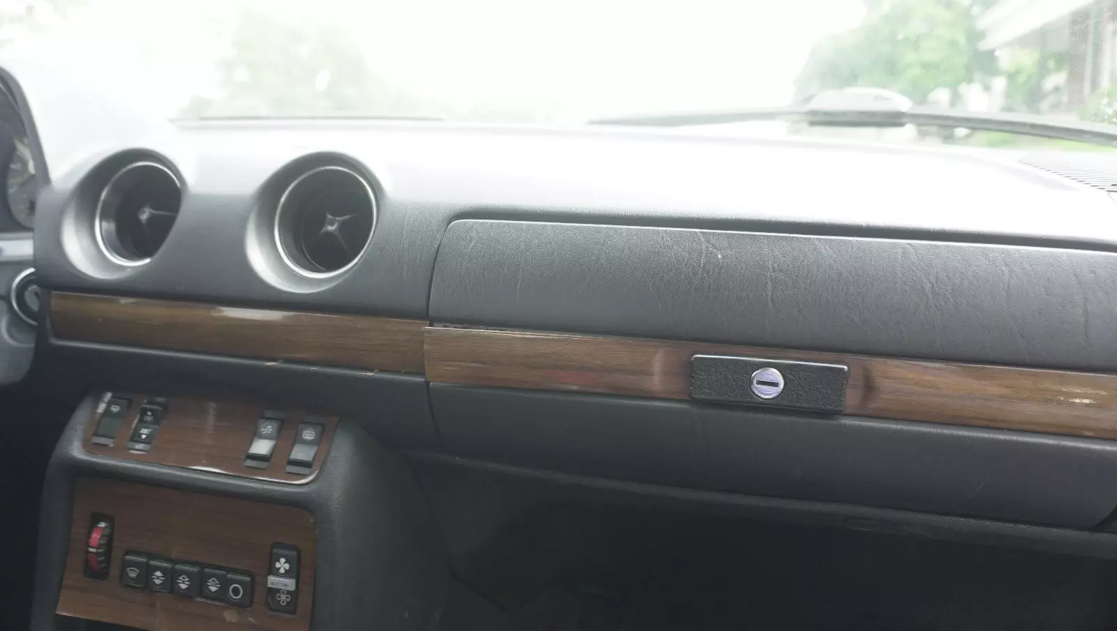 1982 Mercedes-Benz 300-Series