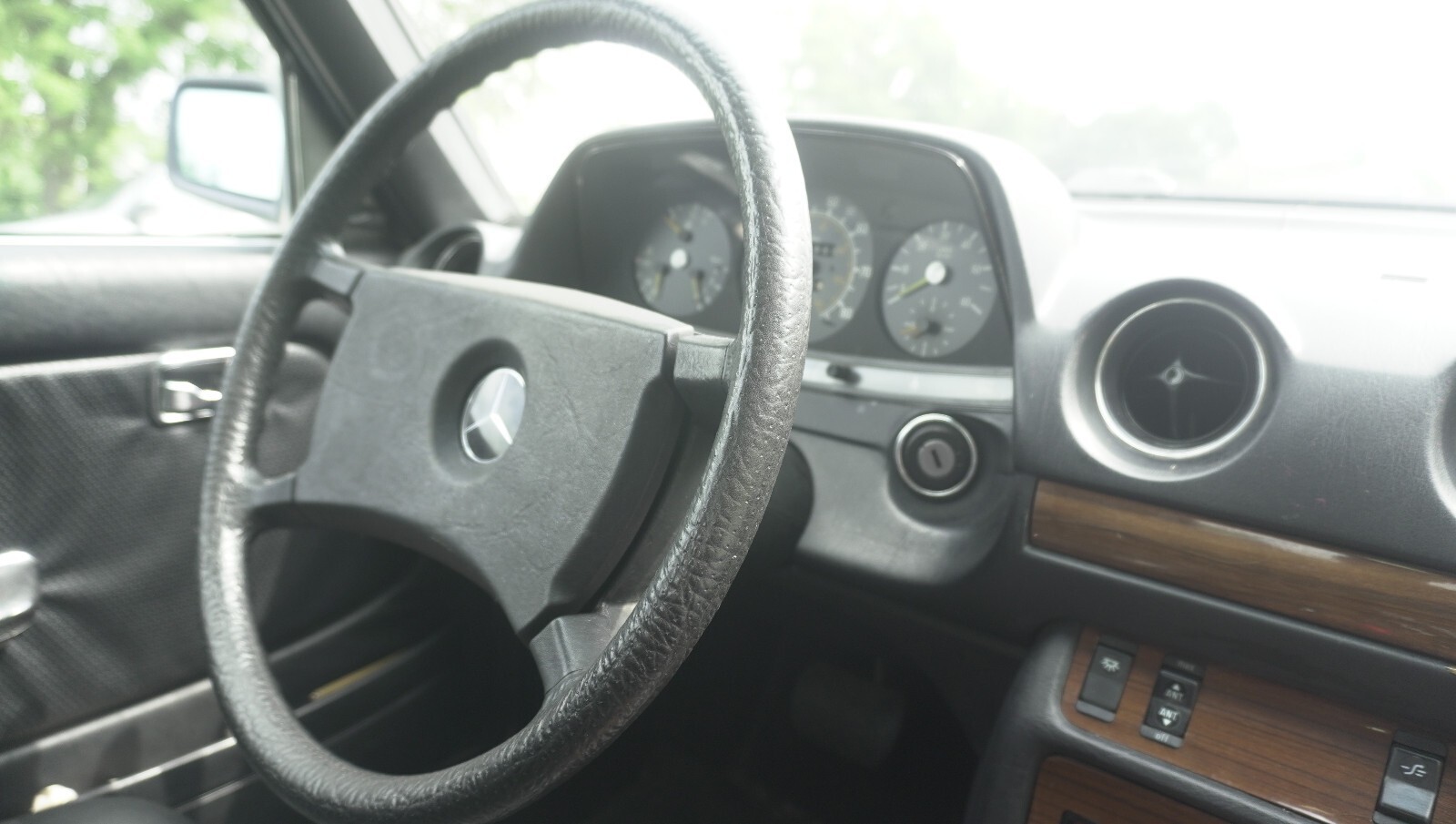 1982 Mercedes-Benz 300-Series - photo 3