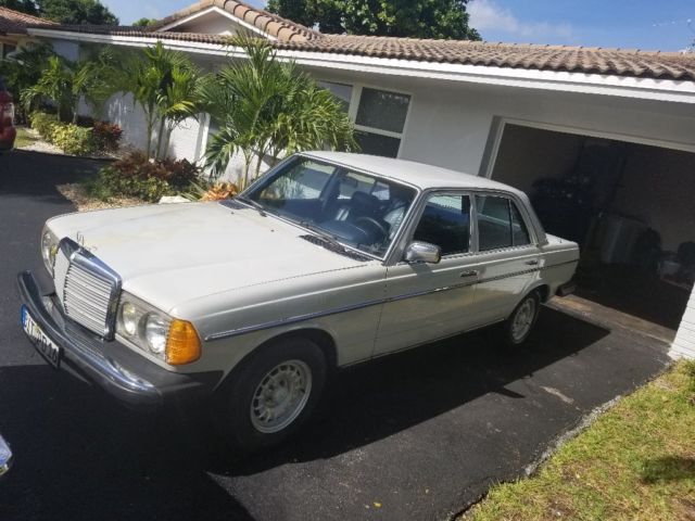 1982 Mercedes-Benz 300-Series 300D Turbodiesel W123 1982 Mercedes-Benz 300-Series 300D Turbodiesel W123
