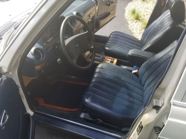 1982 Mercedes-Benz 300-Series 300D Turbodiesel W123 - photo 12