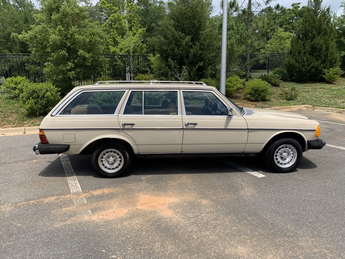 1982 Mercedes-Benz 300-Series TDT - photo 10